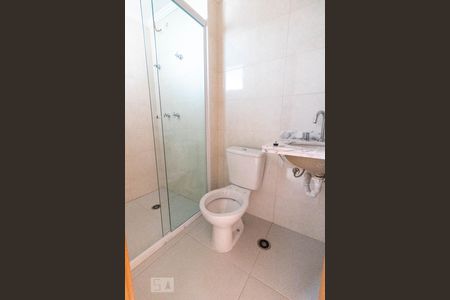 Banheiro da Suite  de apartamento para alugar com 2 quartos, 70m² em Jardim Sílvia, Santo André