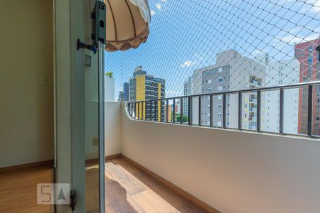 Sacada de apartamento para alugar com 3 quartos, 105m² em Cambuí, Campinas