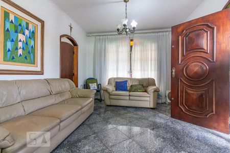 Casa à venda com 300m², 3 quartos e 2 vagasSala