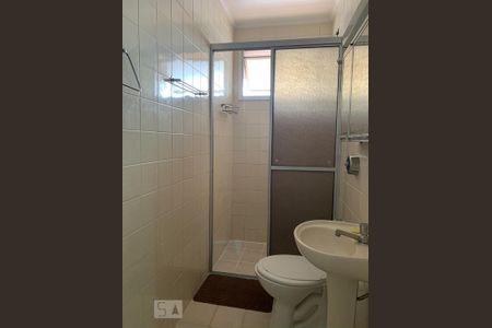 Banheiro de apartamento para alugar com 1 quarto, 46m² em Botafogo, Campinas