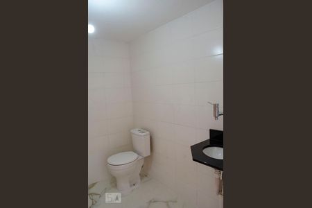 Banheiro  de apartamento para alugar com 1 quarto, 46m² em Humaitá, Porto Alegre