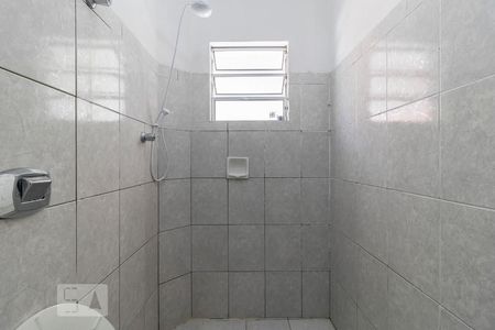 Banheiro de kitnet/studio para alugar com 1 quarto, 36m² em Jardim Lourdes (zona Sul), São Paulo