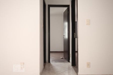 Corredor de apartamento para alugar com 2 quartos, 64m² em Jardim Santa Emília, São Paulo