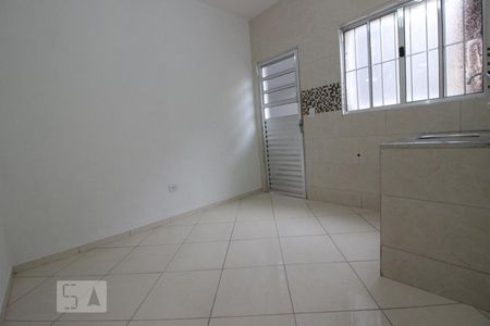 Sala/Cozinha de kitnet/studio para alugar com 1 quarto, 25m² em Vila Romero, São Paulo