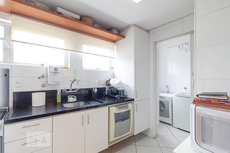 Cozinha de apartamento para alugar com 2 quartos, 84m² em Itaim Bibi, São Paulo