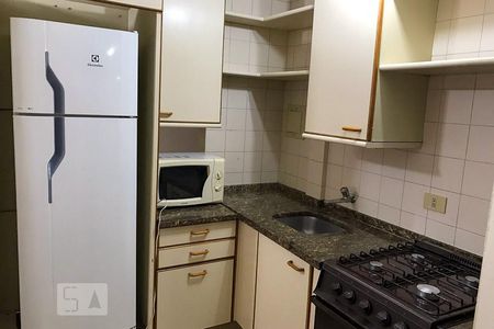 Cozinha de kitnet/studio para alugar com 1 quarto, 40m² em Batel, Curitiba