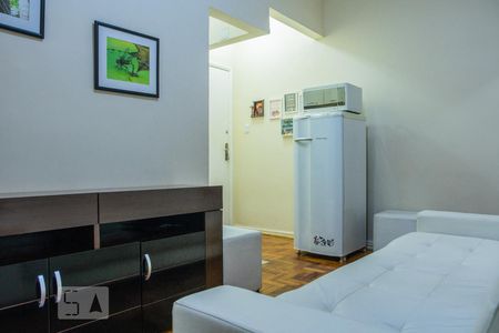 Sala/Cozinha de apartamento para alugar com 1 quarto, 33m² em Santa Teresa, Rio de Janeiro