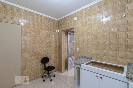 Cozinha de casa para alugar com 1 quarto, 28m² em Vila Dalila, São Paulo