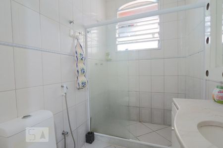 Banheiro suíte  de casa de condomínio para alugar com 3 quartos, 520m² em Anil, Rio de Janeiro