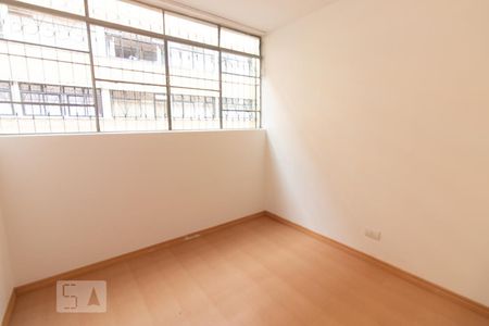 Quarto 1 de apartamento para alugar com 2 quartos, 67m² em Cristo Rei, Curitiba