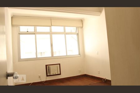 Quarto 01 de apartamento para alugar com 3 quartos, 131m² em Barra da Tijuca, Rio de Janeiro