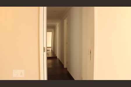 Corredor de apartamento para alugar com 3 quartos, 131m² em Barra da Tijuca, Rio de Janeiro