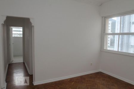 Sala e corredor de apartamento à venda com 1 quarto, 54m² em Jardim Botânico, Rio de Janeiro