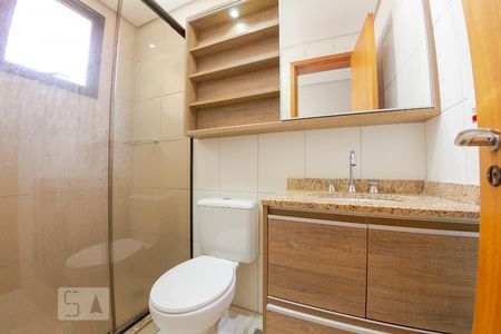 Banheiro da Suíte de apartamento à venda com 3 quartos, 75m² em Vila Jardim, Porto Alegre