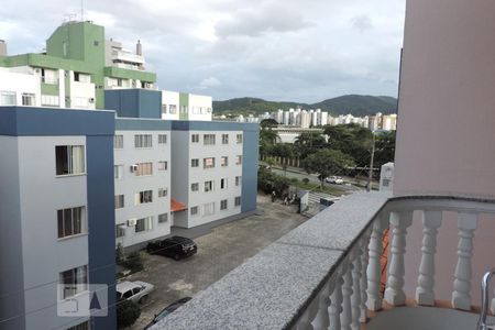Sala - Vista de apartamento para alugar com 3 quartos, 96m² em Itacorubi, Florianópolis