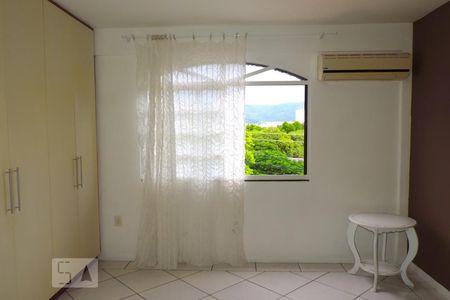 Suite 1 de apartamento para alugar com 3 quartos, 96m² em Itacorubi, Florianópolis