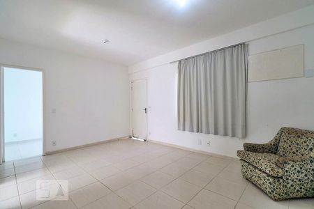 Sala de casa para alugar com 4 quartos, 150m² em Vargem Pequena, Rio de Janeiro