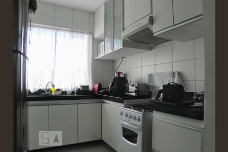 Cozinha de apartamento para alugar com 2 quartos, 72m² em Colégio Batista, Belo Horizonte