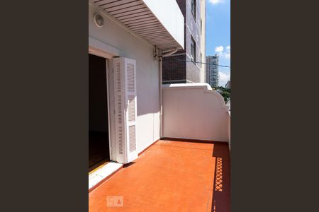 Casa para alugar com 450m², 5 quartos e 5 vagas Casa para alugar com 450m², 5 quartos e 5 vagasVaranda do Quarto 2
