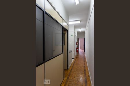 Casa para alugar com 450m², 5 quartos e 5 vagas Casa para alugar com 450m², 5 quartos e 5 vagasCorredor