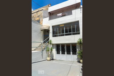 Casa para alugar com 450m², 5 quartos e 5 vagas Casa para alugar com 450m², 5 quartos e 5 vagasFachada