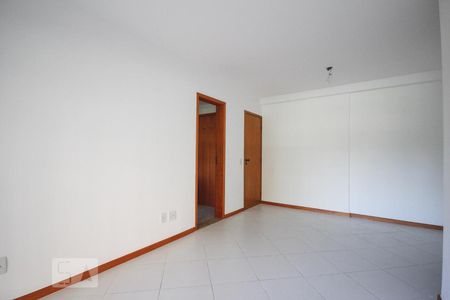 Sala de apartamento para alugar com 3 quartos, 80m² em Barra da Tijuca, Rio de Janeiro