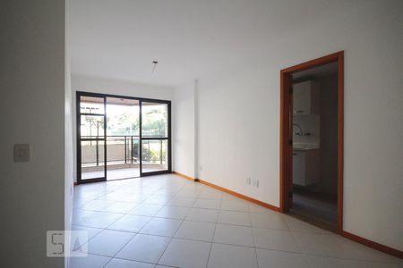 Sala de apartamento para alugar com 3 quartos, 80m² em Barra da Tijuca, Rio de Janeiro