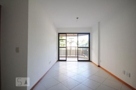 Sala de apartamento para alugar com 3 quartos, 80m² em Barra da Tijuca, Rio de Janeiro