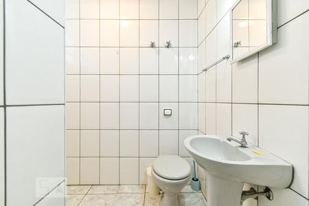 Banheiro de kitnet/studio para alugar com 1 quarto, 35m² em Vila Buarque, São Paulo