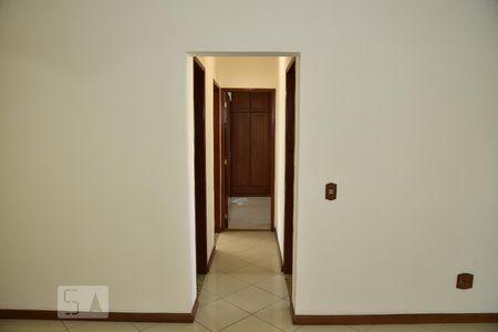 Corredor de apartamento para alugar com 3 quartos, 93m² em Tanque, Rio de Janeiro