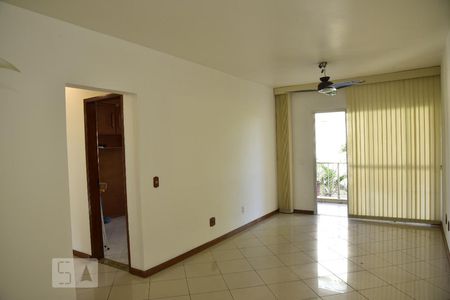 Sala de apartamento para alugar com 3 quartos, 93m² em Tanque, Rio de Janeiro