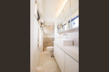 Banheiro da Suíte de apartamento para alugar com 2 quartos, 70m² em Cruzeiro Novo, Brasília