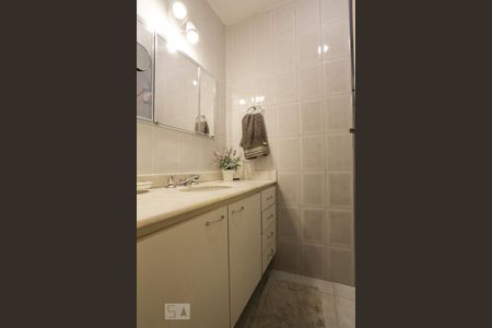 Banheiro de apartamento para alugar com 2 quartos, 100m² em Pinheiros, São Paulo