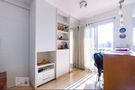 Quarto de apartamento à venda com 1 quarto, 50m² em Cambuí, Campinas