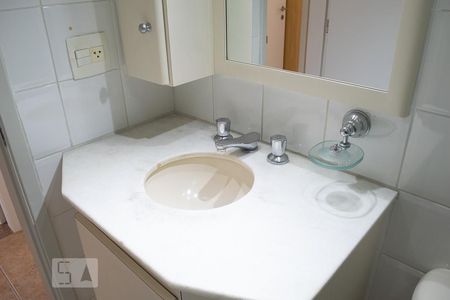 BANHEIRO de apartamento para alugar com 2 quartos, 50m² em Vila Isolina Mazzei, São Paulo