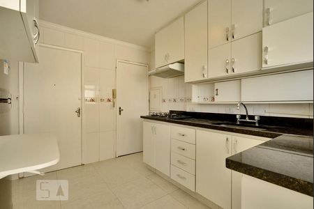 Cozinha de apartamento à venda com 3 quartos, 118m² em Vila Ipojuca, São Paulo