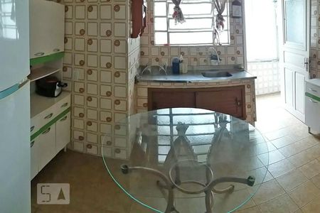 Cozinha de apartamento à venda com 3 quartos, 100m² em Santa Cecília, Porto Alegre