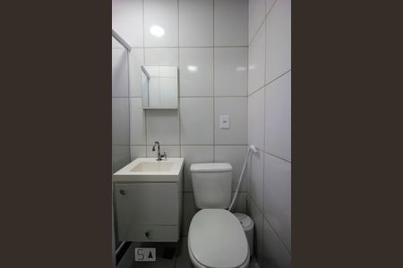 Banheiro de kitnet/studio para alugar com 1 quarto, 25m² em Recreio dos Bandeirantes, Rio de Janeiro