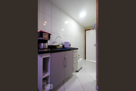 Cozinha de kitnet/studio para alugar com 1 quarto, 25m² em Recreio dos Bandeirantes, Rio de Janeiro