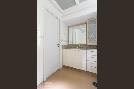 Banheiro da Suite de apartamento à venda com 3 quartos, 150m² em Centro, Santo André