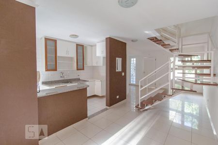 Sala de casa de condomínio à venda com 2 quartos, 95m² em Santo Amaro, São Paulo