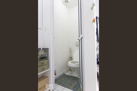Banheiro de kitnet/studio para alugar com 1 quarto, 29m² em Consolação, São Paulo