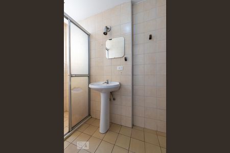 Banheiro da suíte de kitnet/studio para alugar com 1 quarto, 51m² em Centro, Campinas
