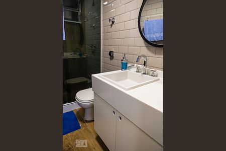 Banheiro de apartamento para alugar com 1 quarto, 27m² em Copacabana, Rio de Janeiro