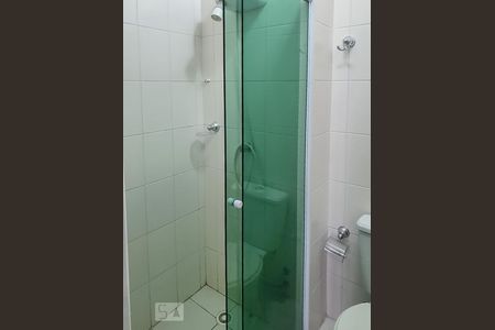 Banheiro da Suíte  de apartamento para alugar com 2 quartos, 58m² em Jardim Tupanci, Barueri