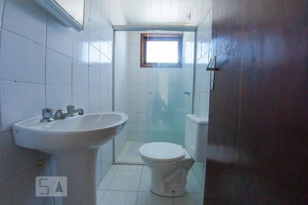 Banheiro 2 de apartamento para alugar com 2 quartos, 148m² em Jardim Itu Sabará, Porto Alegre
