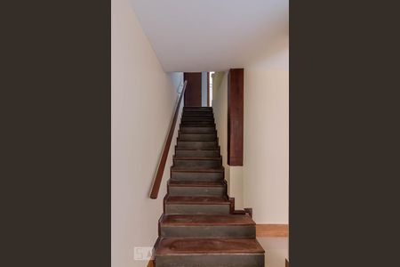 Escada Segundo Piso de casa para alugar com 4 quartos, 255m² em Santo Antônio, Belo Horizonte