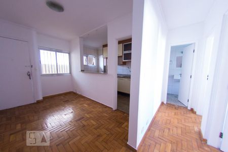 Sala de apartamento para alugar com 2 quartos, 50m² em Cerqueira César, São Paulo