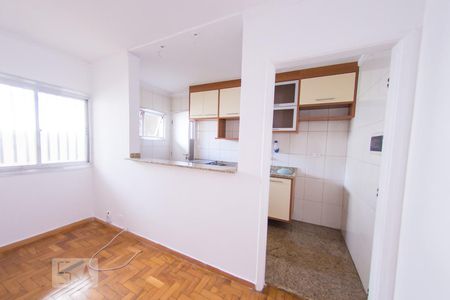 Cozinha de apartamento para alugar com 2 quartos, 50m² em Cerqueira César, São Paulo