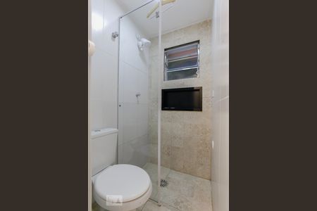 Banheiro de kitnet/studio para alugar com 1 quarto, 30m² em Vila do Encontro, São Paulo